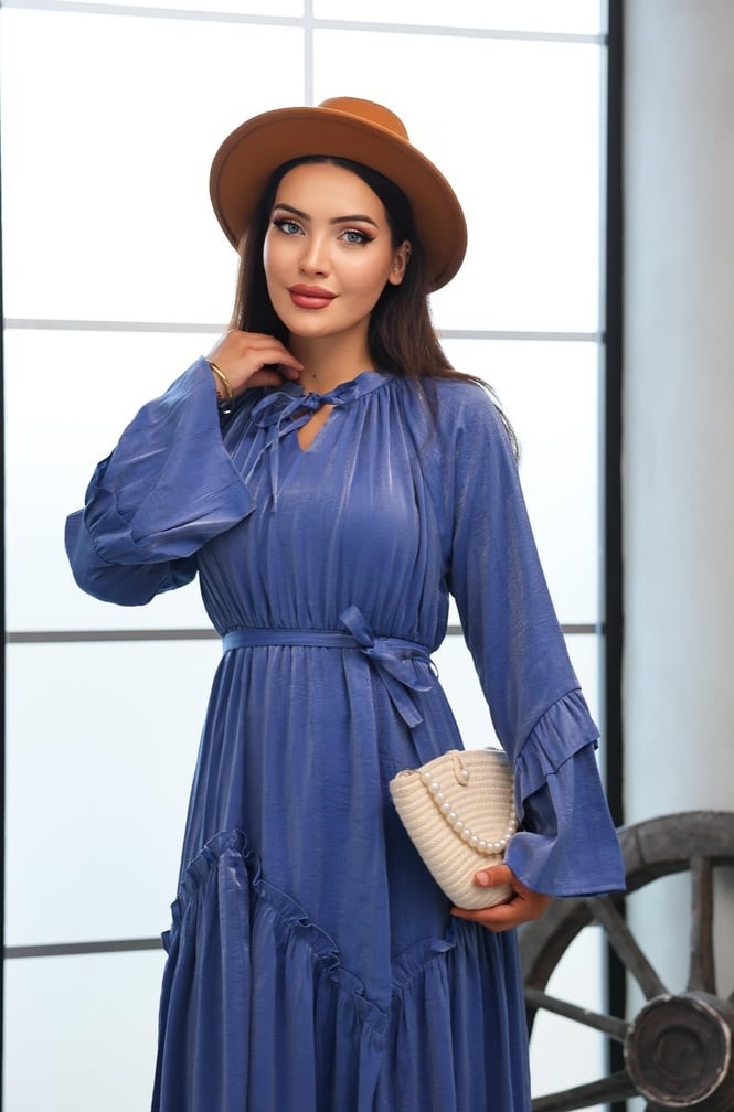 DADALİ KAT DETAYLI BÜZGÜLÜ SATEN ELBİSE SAKS MAVİSİ